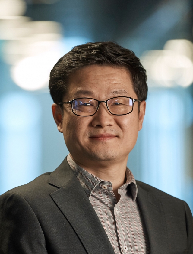 Portrait of Prof. Dayong Jin